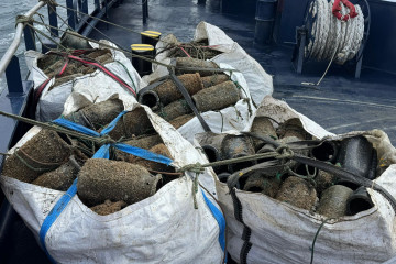 Gardacostas decomisa 430 cacharros ilegales para la pesca del pulpo en la costa de A Guarda (Pontevedra), a 3 de mayo de 2026.
