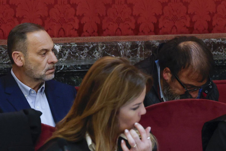 Ábalos reconoce que Jéssica fue 