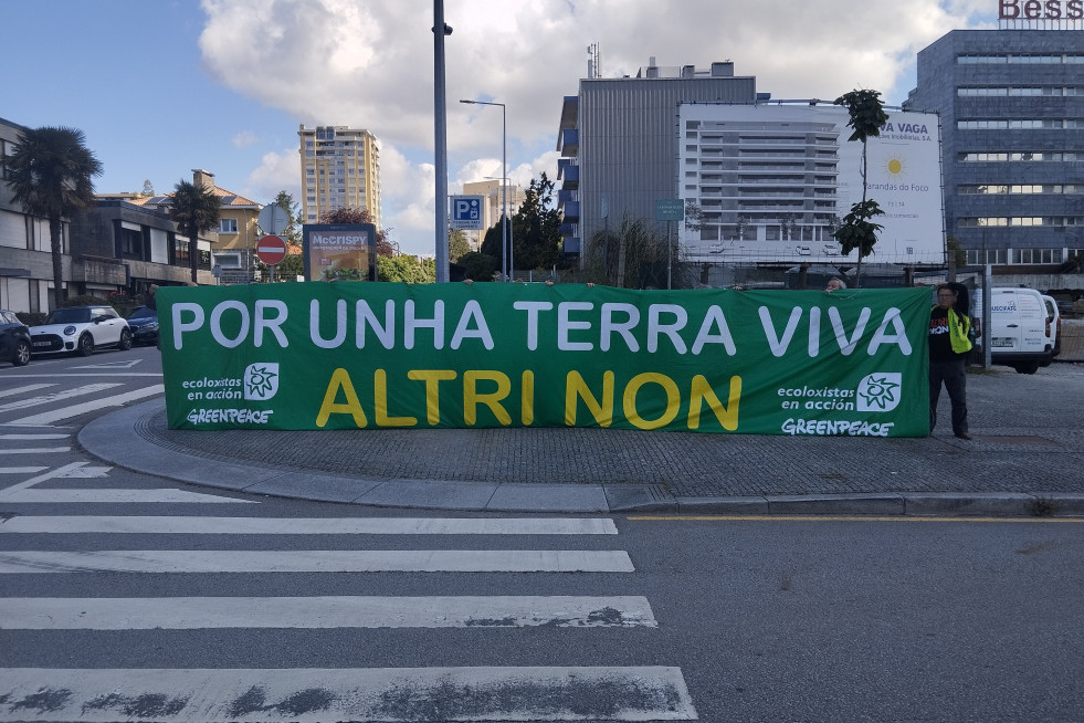 Protesta en Oporto de Ecoloxistas en Acción contra Altri