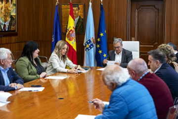 El presidente de la Diputación de Ourense, Luis Menor, encabeza la junta de gobierno