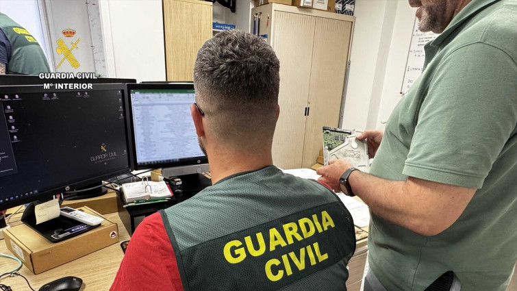 Investigan si la caída de una mujer desde un tercer piso en O Carballiño responde a un crimen machista