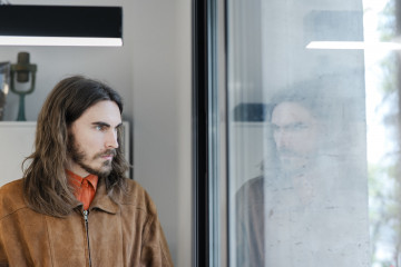 Archivo - El cantautor coruñés Carlos Ares ha lanzado su segundo álbum 'La boca del lobo'