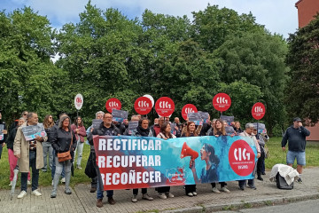 CIG-Ensino se concentra ante la Xunta para denunciar su 
