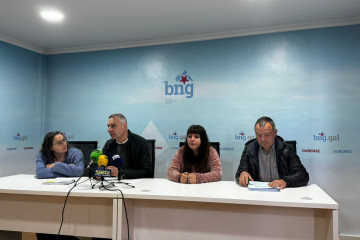 El Grupo Municipal del BNG en el Ayuntamiento de Ourense ofrece una rueda de prensa en el local comarcal para abordar asuntos relacionados con el borrador presupuestario local para 2026