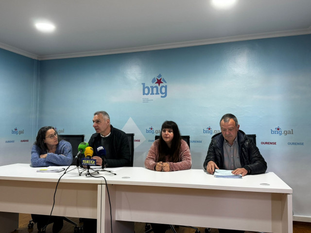 El Grupo Municipal del BNG en el Ayuntamiento de Ourense ofrece una rueda de prensa en el local comarcal para abordar asuntos relacionados con el borrador presupuestario local para 2026