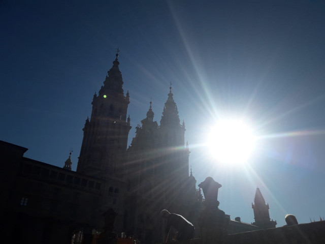 Archivo - Día de sol en Santiago de Compostela
