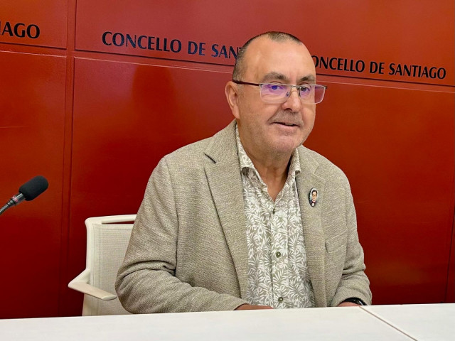 El concejal de Hacienda, Manuel César, en rueda de prensa, a 6 de mayo de 2026.
