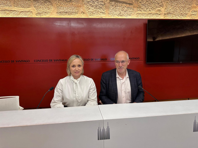 Los concejales del PSOE de Santiago Marta Abal y Sindo Guinarte, a 6 de mayo de 2026.