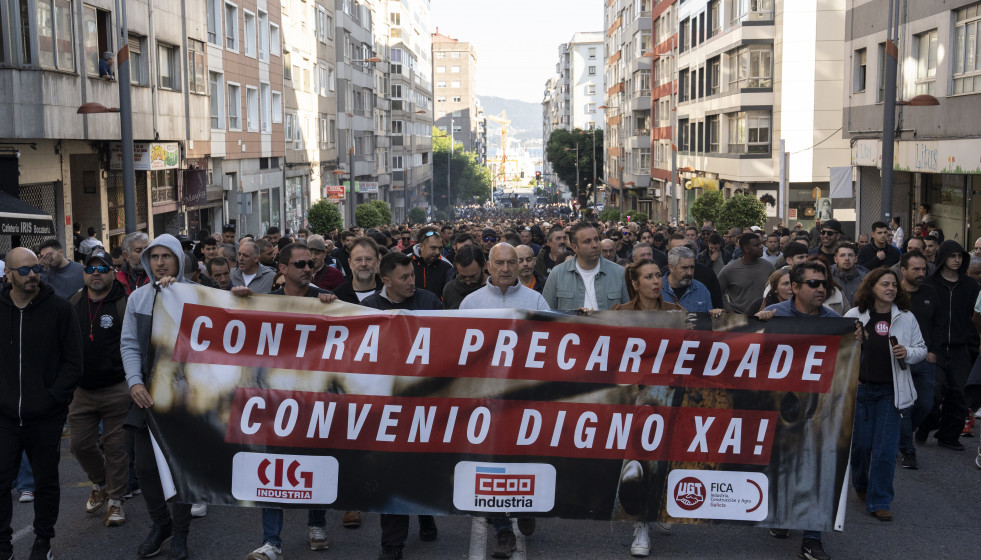 Trabajadores del Metal de la provincia de Pontevedra se manifiestan en Vigo, en la primera jornada de huelga convocada por el bloqueo en la negociación del convenio, a 7 de mayo de 2026