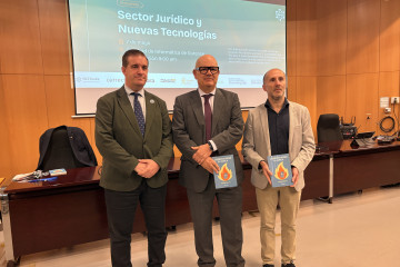 El subdelegado del Gobierno en Ourense, Eladio Santos, el alcalde, Gonzalo Pérez Jácome, y otras autoridades participan en la Conferencia anual de Ciberseguridade OurenSEC