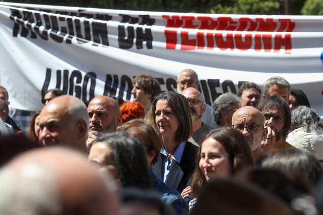 Protesta a las puertas del debate de la moción de censura en el Ayuntamiento de Lugo, a 7 de mayo de 2026, en Lugo, Galicia (España). El Ayuntamiento de Lugo debate hoy la moción de censura del PP para investir a Elena Candia como alcaldesa, gracias al ap