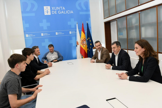 El conselleiro de Educación felicita a los dos alumnos gallegos participantes en la Olimpiada Informática Española