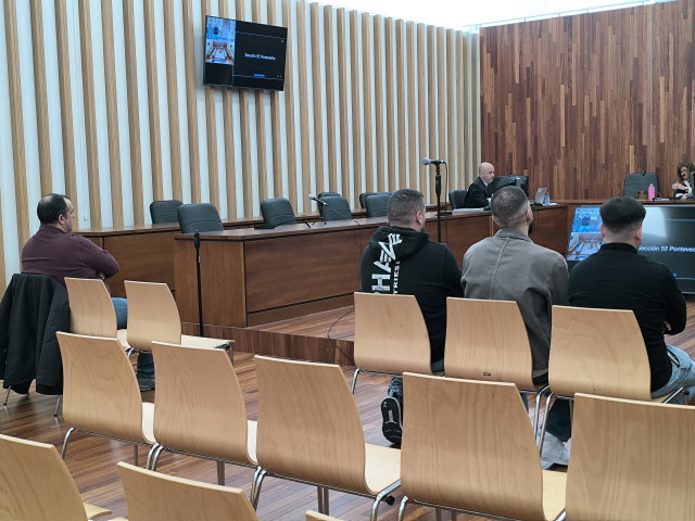 Cuatro acusados de introducir 650 kilos de cocaína camuflados en un cargamento de bananas llegadas al Puerto de Vigo.