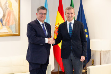 El presidente de la Comisión de Coordinación y Desarrollo Regional del Norte de Portugal (CCDR-N), Álvaro Santos, y el presidente de la Xunta, Alfonso Rueda