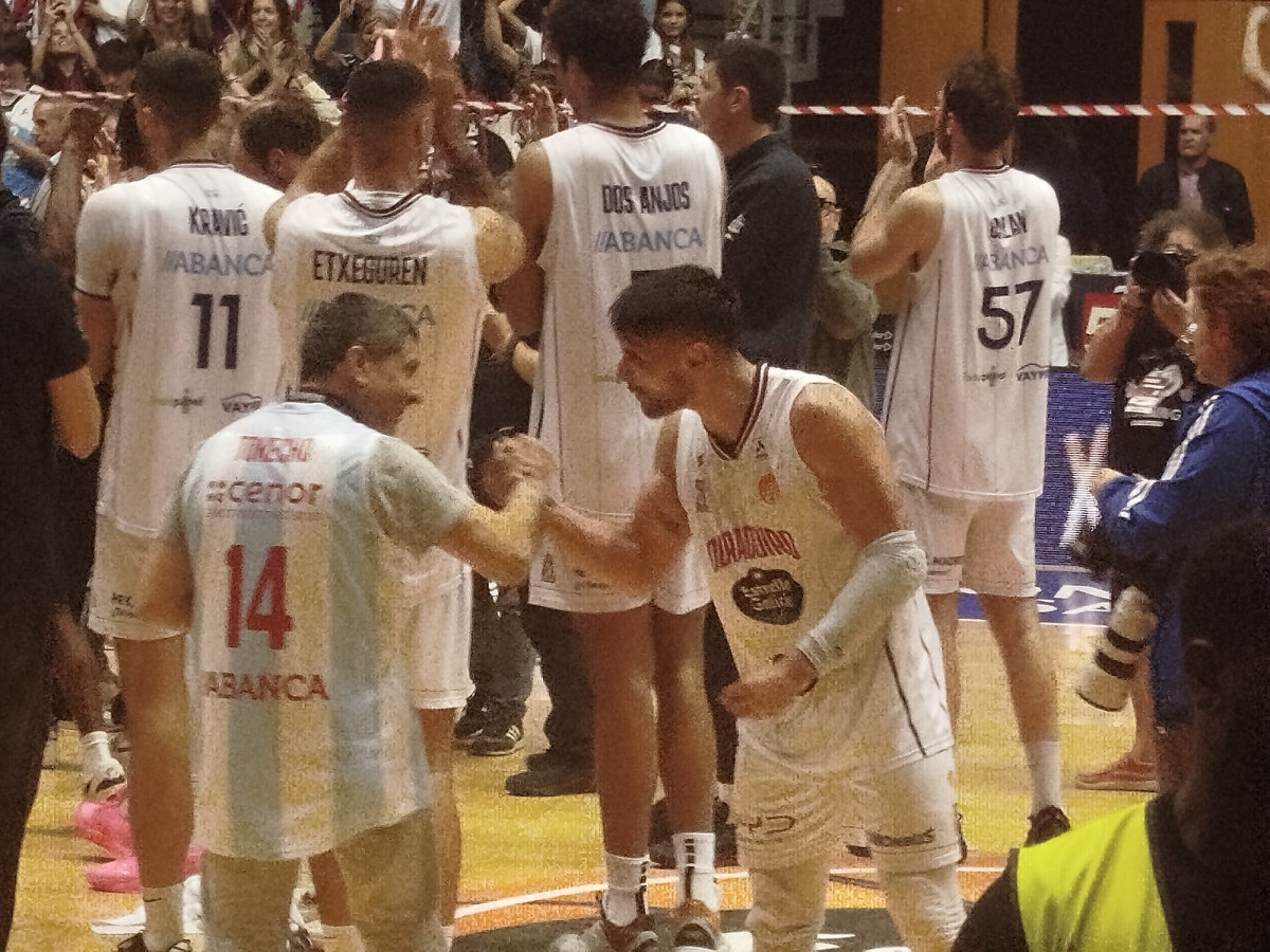 Quintela celebra el ascenso del Obradoiro