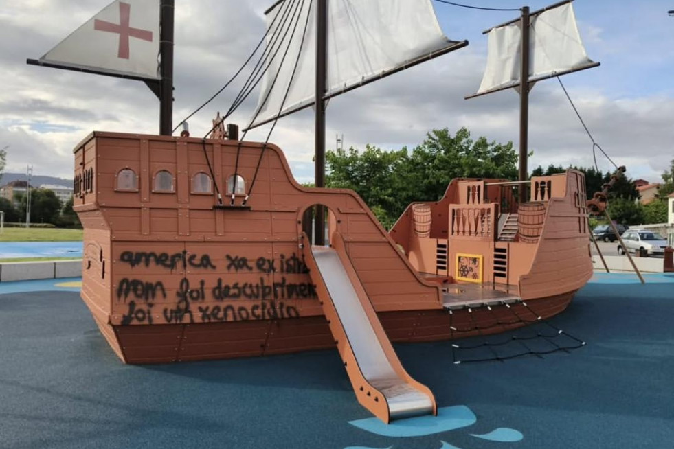 Imagen del barco vandalizado, publicada en su Instagram