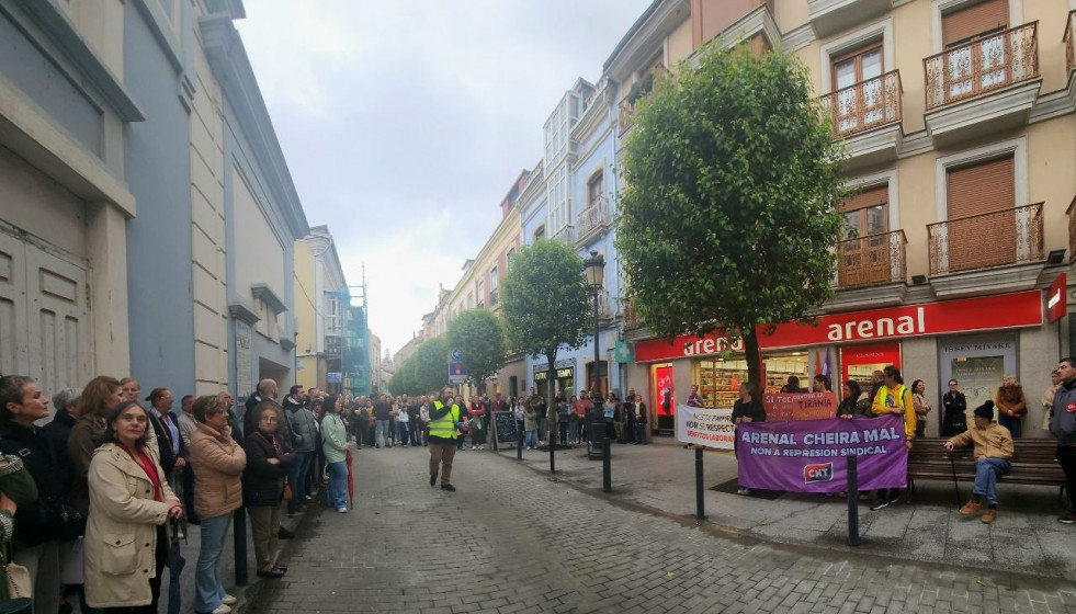 Protesta contra perfumerías Arenal