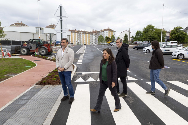 La alcaldesa de A Coruña, Inés Rey, supervisa las actuaciones en Os Mallos y A Sardiñeira