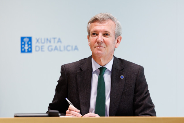 El titular del Ejecutivo gallego, Alfonso Rueda, preside la reunión del Consello