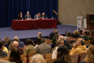 Representantes de la Consellería de Educación se reúnen con directivos de Secundaria.