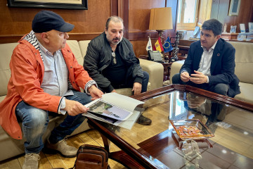 Pedro Blanco se cita con el escritor Manuel Miragaia