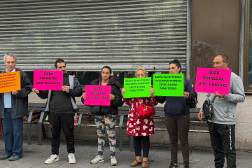 Imagen de las familias desahuciadas.