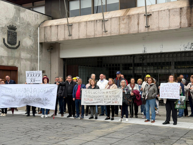 Imagen de la concentración de este martes ante el Ayuntamiento.