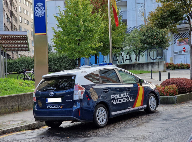 Archivo - Sucesos.- Dos detenidos por amenazar e intimidar a un hombre y presentarse en su domicilio de Vigo con un cuchillo