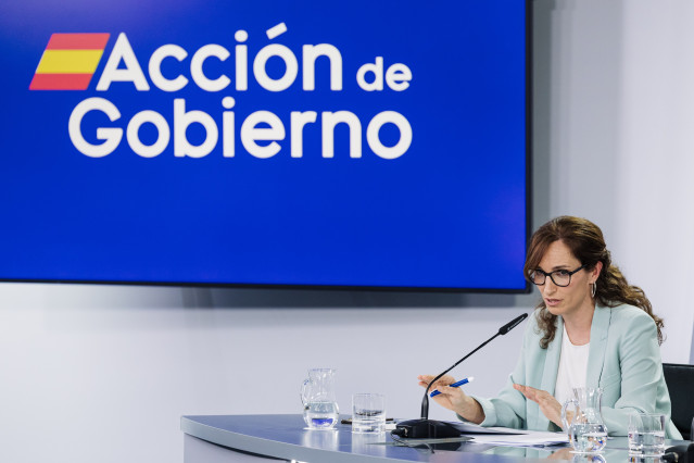 La ministra de Sanidad, Mónica García, interviene durante la rueda de prensa posterior al Consejo de Ministros, a 12 de mayo de 2026, en Madrid (España). El Consejo de Ministros ha aprobado hoy el proyecto de ley de integridad del Sistema Nacional de Salu
