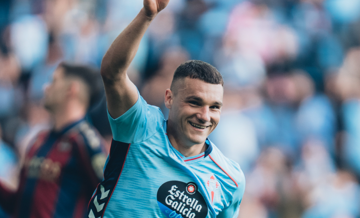 Jutglu00e1 celebra uno de sus dos goles en Balau00eddos ante el Levante