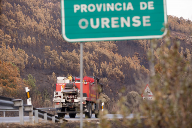 Archivo - Cartel de entrada a la Provincia de Ourense, a 21 de agosto de 2025, en A Rúa, Ourense, Galicia (España). Así se desprende de los últimos datos ofrecidos por la Consellería do Medio Rural que recoge que los fuegos activos son cinco en la provinc