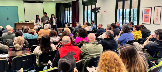 Reunión de la alcaldesa de Lugo, Elena Candia, y concejales del gobierno local con entidades y asociaciones que participan en la organización del Arde Lucus.