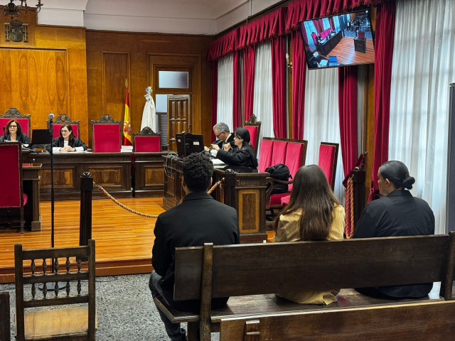 Tres acusados de dos delitos leves de lesiones y uno de lesiones agravado se sientan al banquillo en la Audiencia Provincial de Ourense