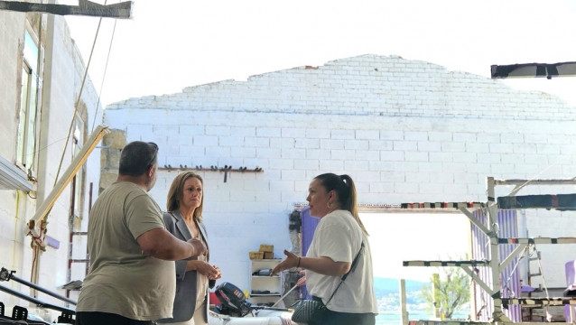 La vicepresidenta de la Diputación de Pontevedra, Luisa Sánchez, en las instalaciones del Club de Remo Virxe da Guía.