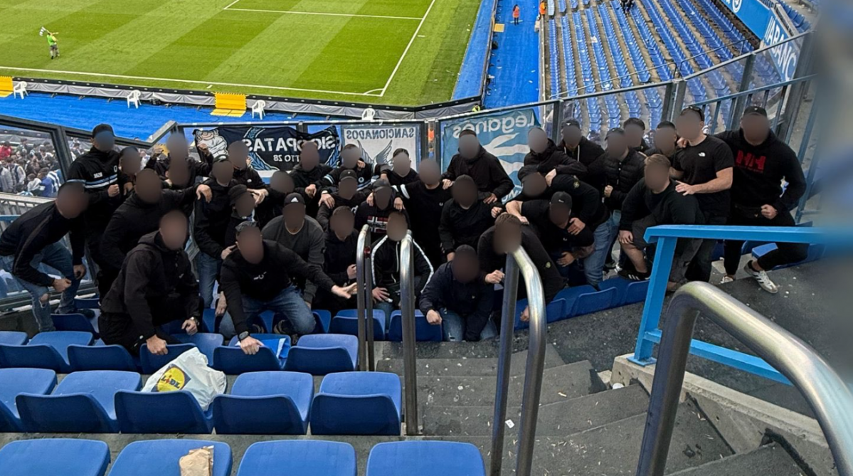Los ultras del Leganu00e9s en Riazor en una imagen de @Ghetto28Ultras