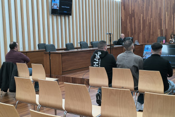Cuatro acusados de introducir 650 kilos de cocaína camuflados en un cargamento de bananas llegadas al Puerto de Vigo.