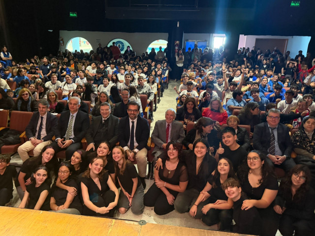 El conselleiro de Presidencia, Xustiza e Deportes, Diego Calvo, en las celebraciones del Día das Letras Galegas en el Instituto Gallego-Hispano-Argentino Santiago Apóstol de Buenos Aires.