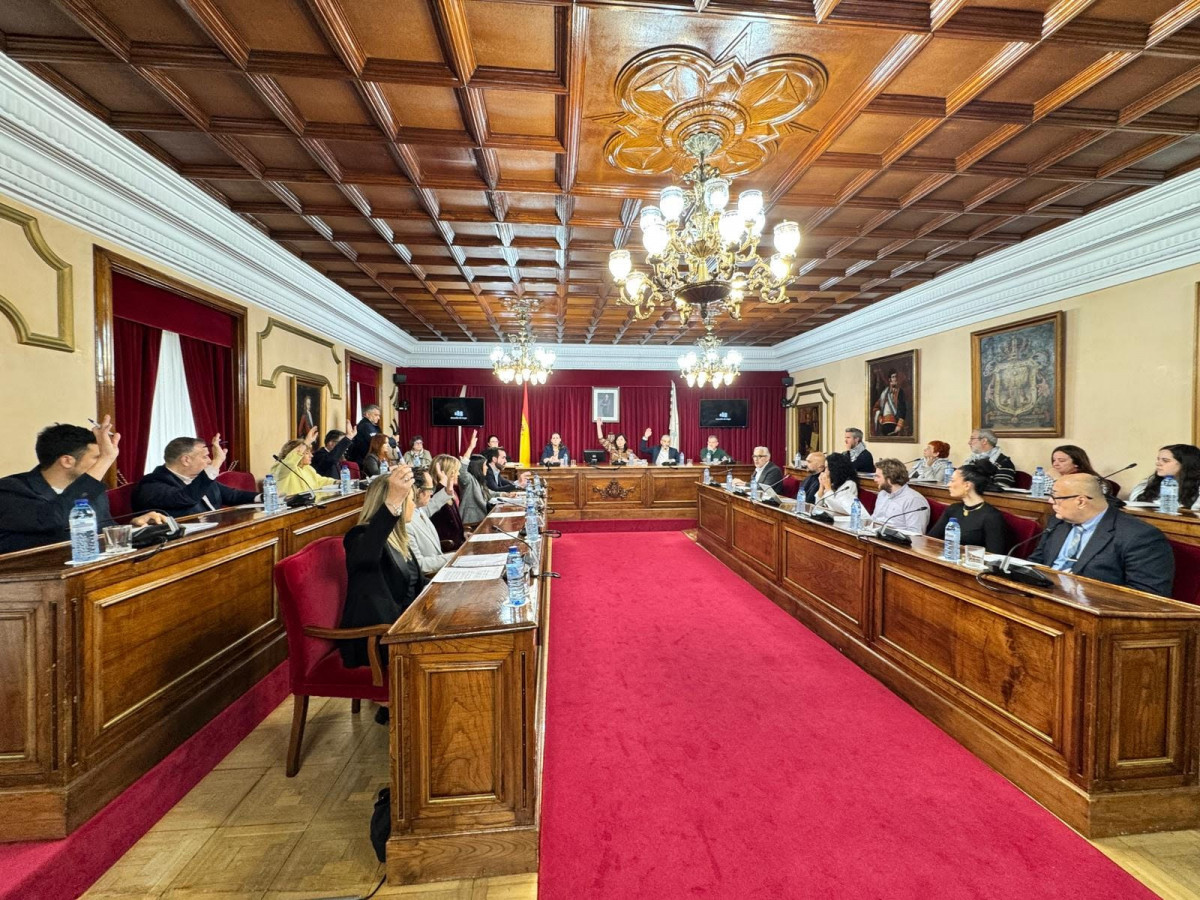 Pleno del Ayuntamiento de Lugo presidido por Elena Candia.
