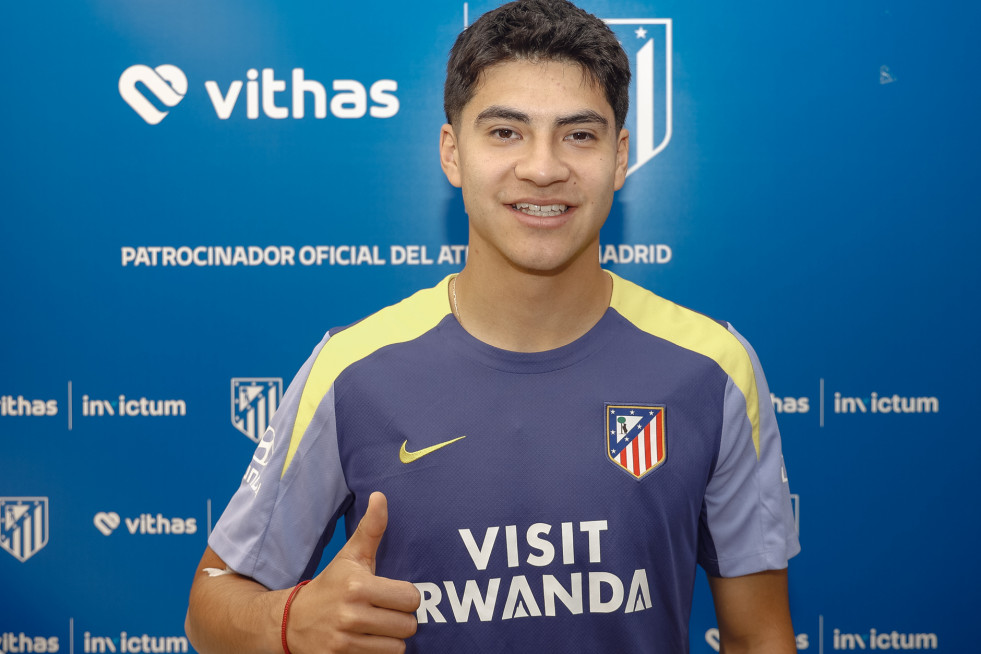 Obed Vargas en una imagen del Atlético de Madrid tras su fichaje