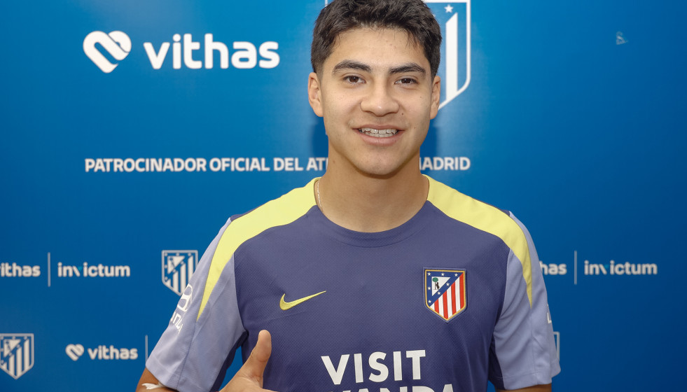 Obed Vargas en una imagen del Atlético de Madrid tras su fichaje