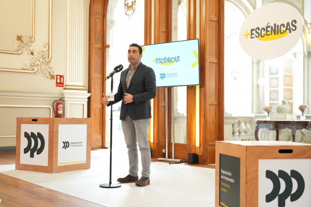 El presidente de la Diputación de Pontevedra, Luis López, en la presentación de la III edición del programa cultural +Escénicas.