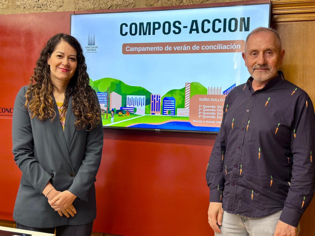 La concejala de Dereitos e Servizos Sociais, Promoción Económica e Xuventude, M, María Rozas, en rueda de prensa