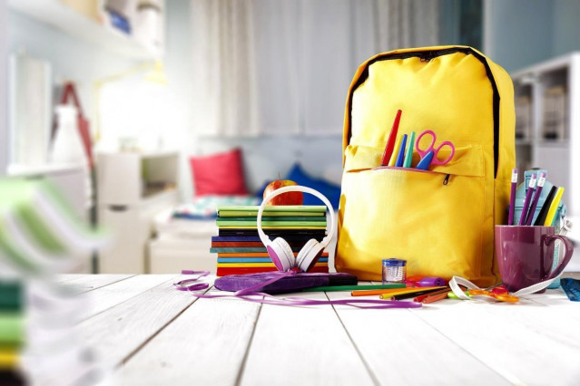 Archivo - Material escolar para la vuelta al colegio.