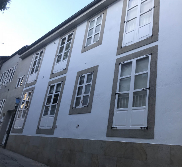 Archivo - Fachada de uno de los inmuebles rehabilitados