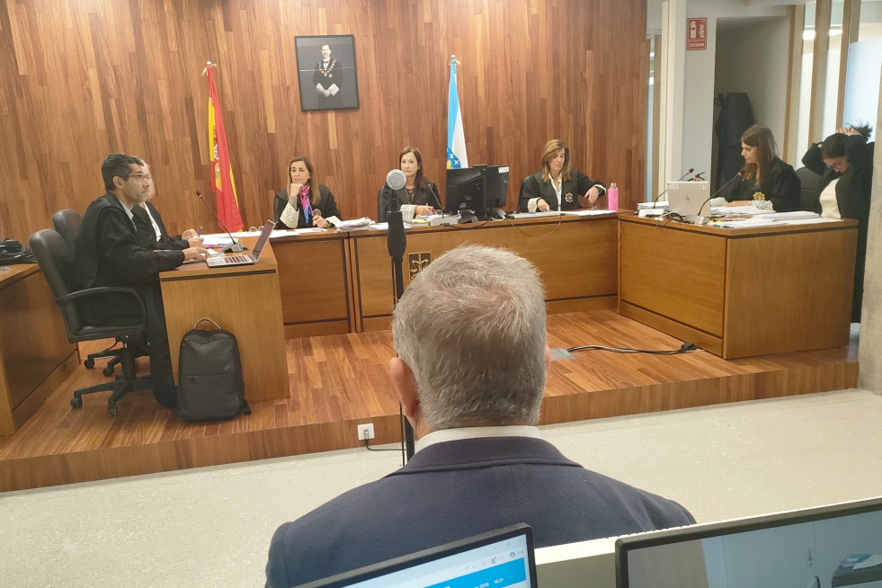 Un hombre, miembro de una congregación de Testigos de Jehová de Vigo, acusado de agresiones sexuales a dos menores, se enfrenta a penas que suman 20 años de cárcel.