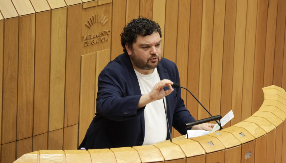 El portavoz de sanidad del PSdeG, Julio Torrado, en su intervención parlamentaria.