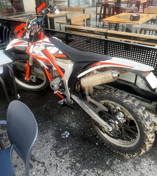 Detenido un vecino de A Fonsagrada (Lugo) por el robo de una motocicleta tipo enduro.