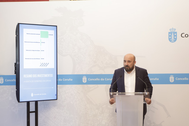 El portavoz del gobierno local de A Coruña, José Manuel Lage, en rueda de prensa