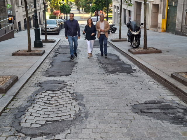 Imagen de una calle deteriorada.