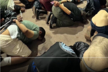 Otra imagen de los detenidos en la flotilla Sumud en un frame del vídeo del Ministerio del Interior de Israel